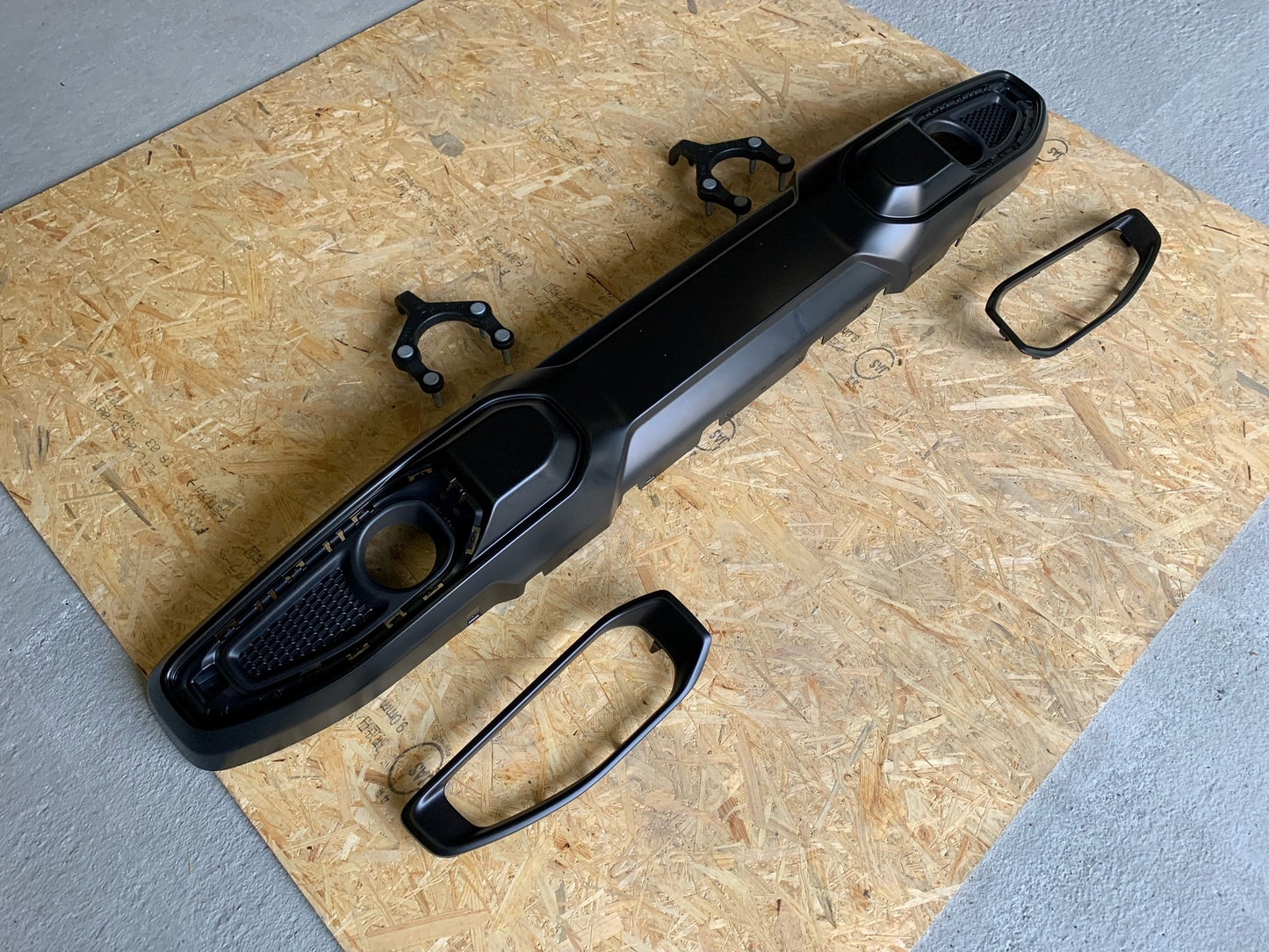 MOPAR 純正 ハイオルティテュード フロントプラスチックバンパー(塗装別)