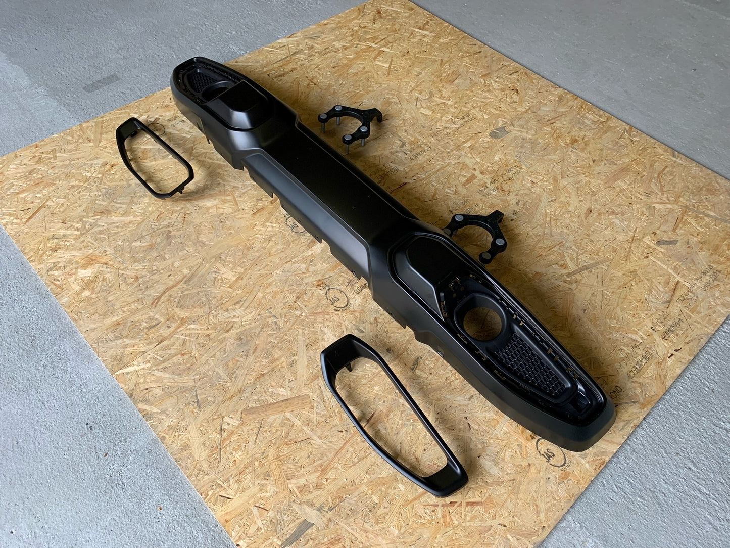 MOPAR 純正 ハイオルティテュード フロントプラスチックバンパー(塗装別)